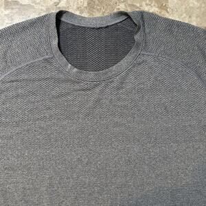 Lululemon Shirt Mens XL Grey Metal Vent Tech Short Sleeve Performance Gym